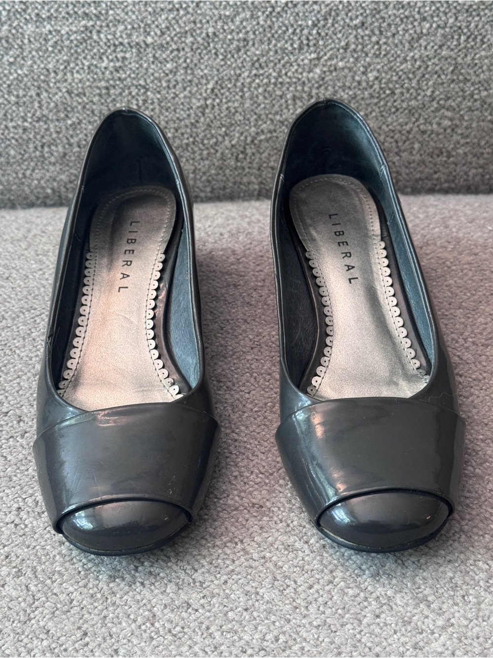 Olive Grey Patent 1” Heels US6/36